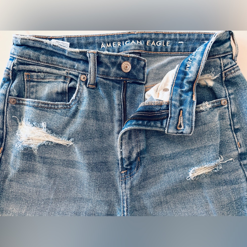American Eagle Mom Straight Jeans size 6 regular
